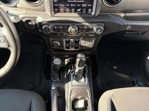 Used 2022 Jeep Wrangler Unlimited Sport AWD/4WD image 14