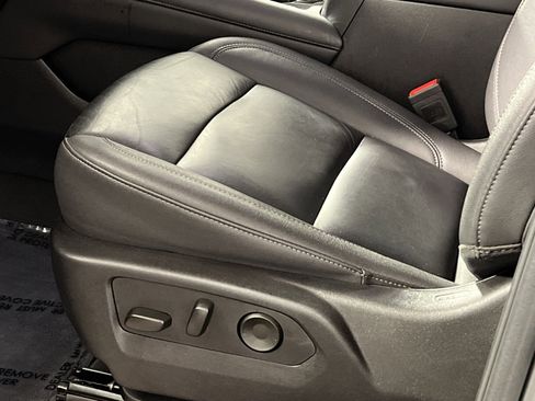 Used 2025 Chevrolet Suburban Z71 image 14