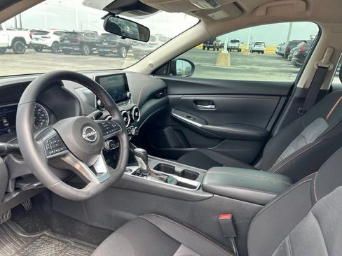 Used 2025 Nissan Sentra SR FWD image 9
