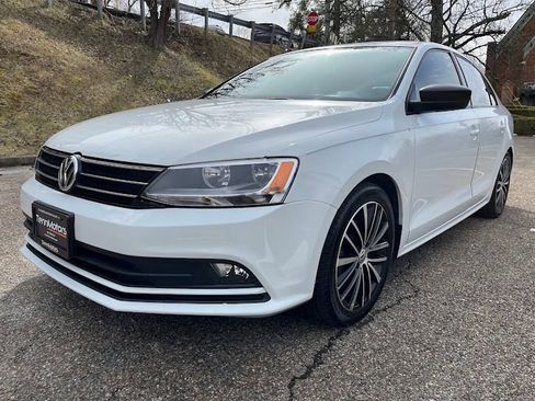 Used 2016 Volkswagen Jetta Sport image 35