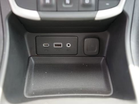 Used 2024 GMC Terrain SLE w/ Driver Convenience Package FWD image 15
