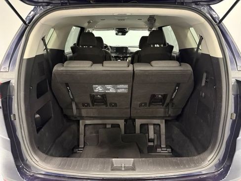 Used 2023 Kia Carnival LX FWD image 32
