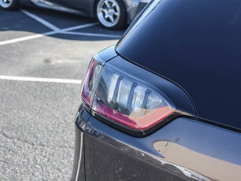 Used 2019 Jeep Cherokee Limited image 8