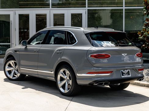 Used 2024 Bentley Bentayga image 13