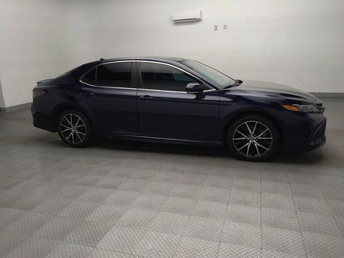 Used 2022 Toyota Camry SE image 11