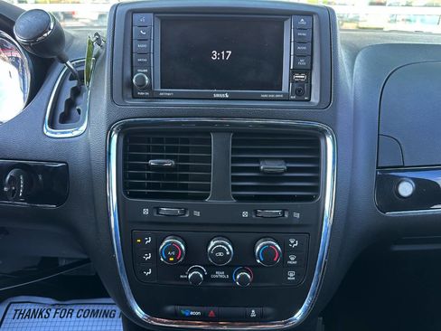 Used 2019 Dodge Grand Caravan SE image 25