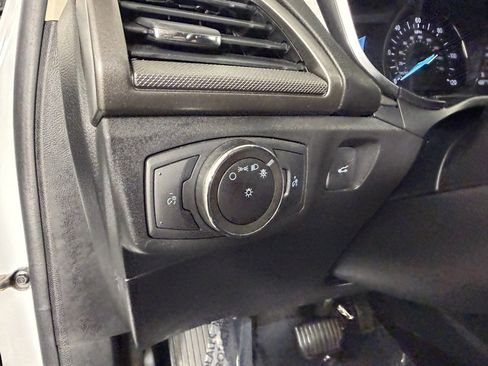 Used 2020 Ford Fusion SE FWD image 22