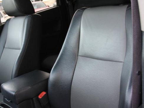 Used 2010 Jeep Grand Cherokee Laredo image 33