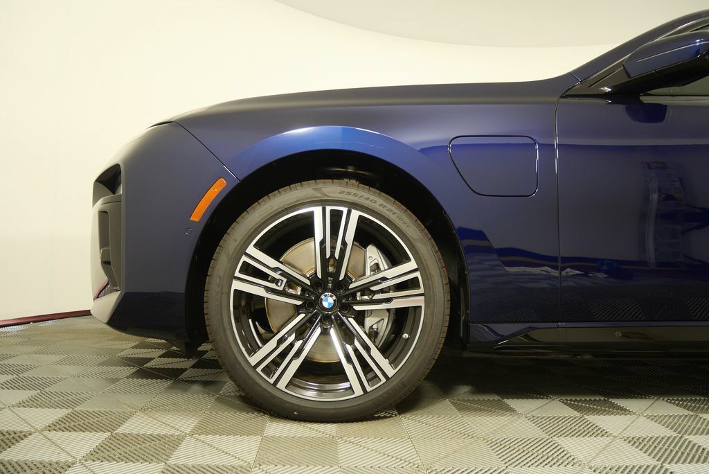 Used 2026 BMW 750e xDrive w/ Executive Package AWD/4WD image 8