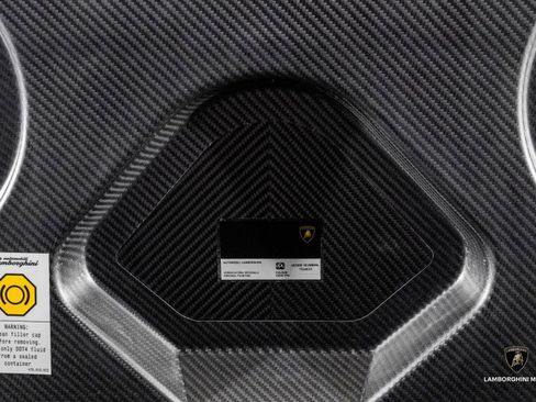 Used 2024 Lamborghini Revuelto image 9