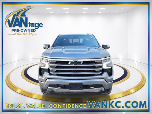 Used 2024 Chevrolet Silverado 1500 High Country w/ Technology Package image 2