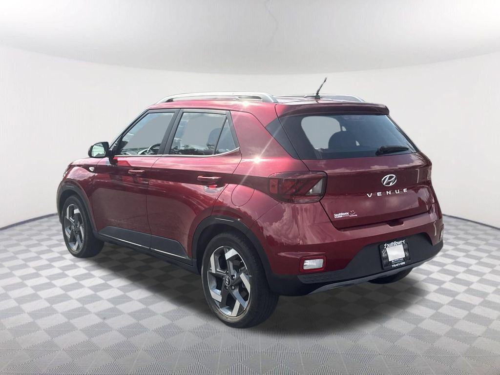 Used 2024 Hyundai Venue Limited FWD image 7