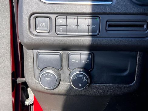 Used 2021 Chevrolet Tahoe LT w/ Luxury Package image 33