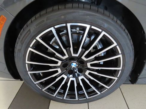 Used 2025 BMW 740i image 16