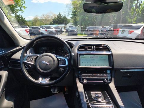 Used 2020 Jaguar F-PACE R-Sport AWD/4WD image 15