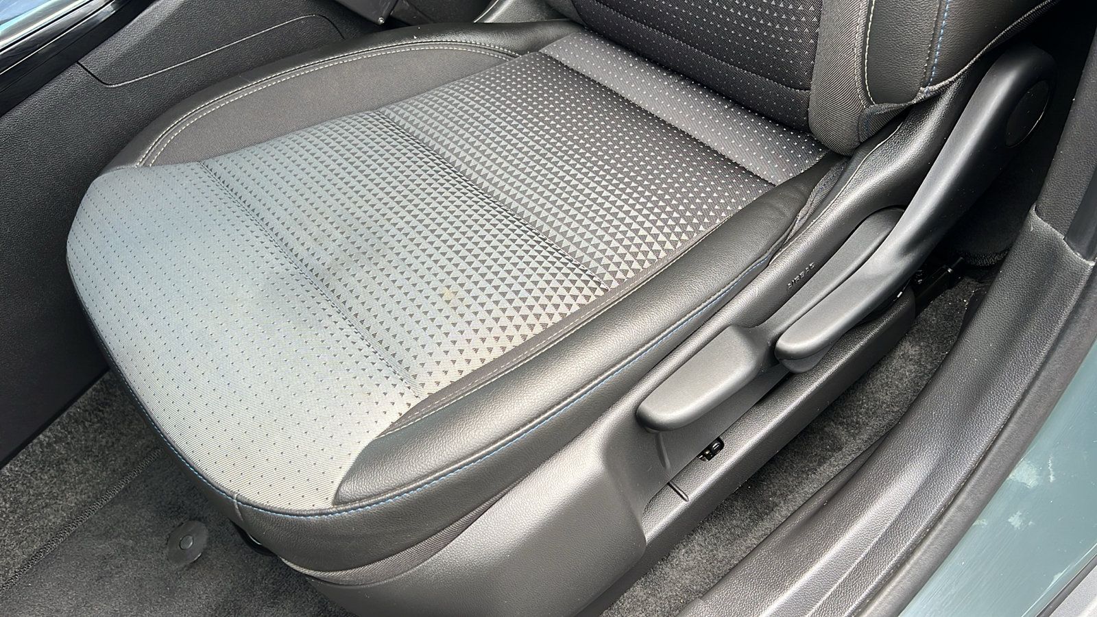 Certified 2025 Chevrolet Trax LT FWD image 17
