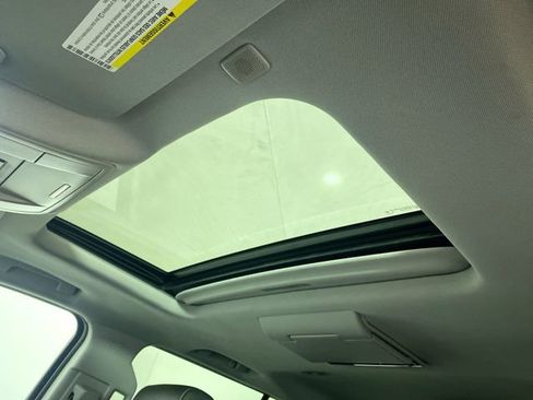 Used 2017 Chevrolet Suburban LT image 19