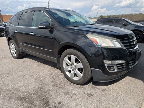 Used 2017 Chevrolet Traverse Premier image 2