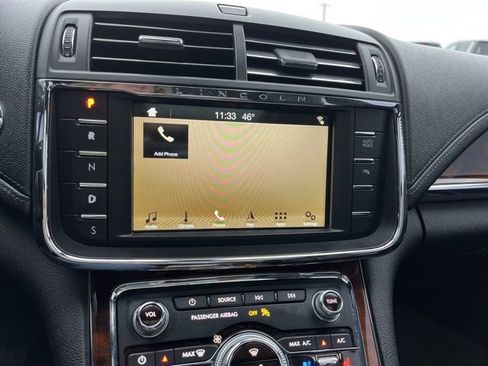 Used 2018 Lincoln Continental Reserve w/ Continental Climate Package image 37