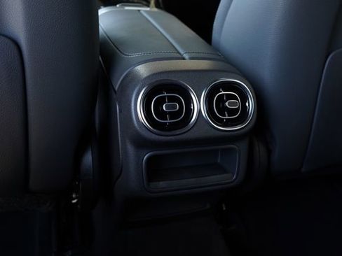 Used 2026 Mercedes-Benz GLC 300 image 27