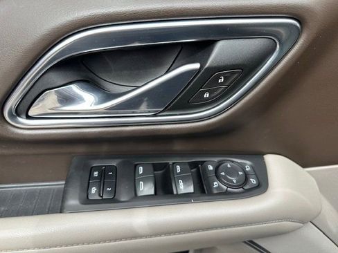 Used 2021 Chevrolet Suburban Z71 w/ Z71 Signature Package AWD/4WD image 13