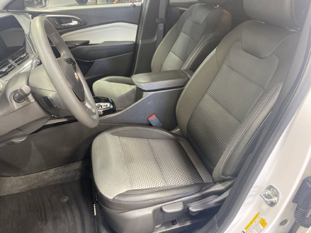 Certified 2025 Chevrolet Trax LT FWD image 26