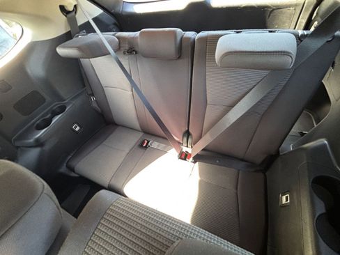 Used 2025 Toyota Highlander LE image 30