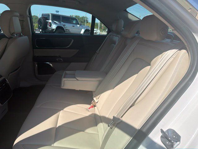 Used 2017 Lincoln Continental Premiere FWD image 9