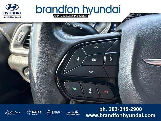 Used 2020 Chrysler Pacifica Touring-L FWD image 12