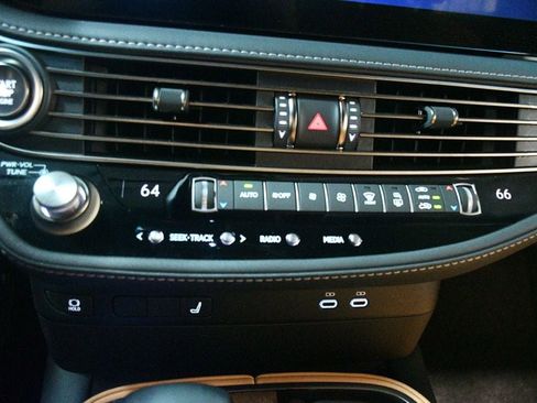 Used 2023 Lexus LS 500 w/ Accessory Package (Z2) image 64