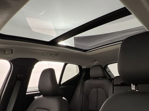 Certified 2025 Volvo XC40 B5 Plus image 15