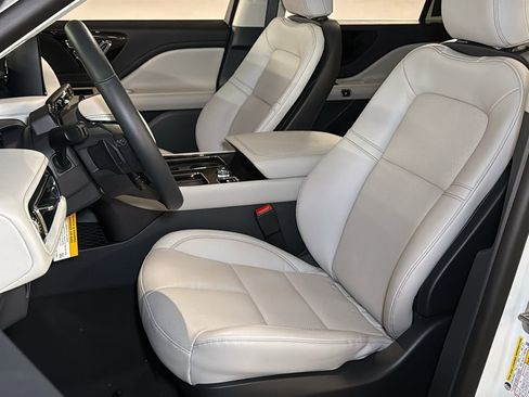 New 2026 Lincoln Aviator Premiere image 24