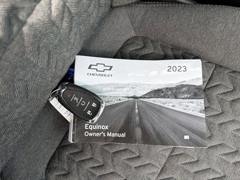 Used 2023 Chevrolet Equinox LT image 41