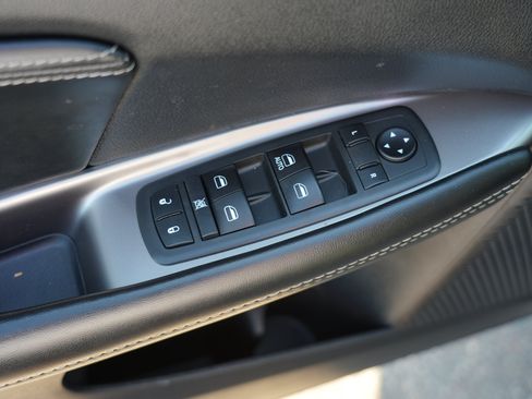 Used 2019 Dodge Journey Crossroad w/ Nav & Sun Group AWD/4WD image 16