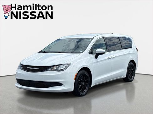 Used 2022 Chrysler Voyager LX FWD image 5