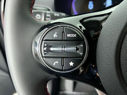 Certified 2025 Kia Soul GT-Line w/ GT-Line Technology Package FWD image 18
