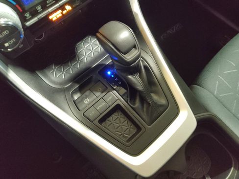 Used 2019 Toyota RAV4 XLE image 26