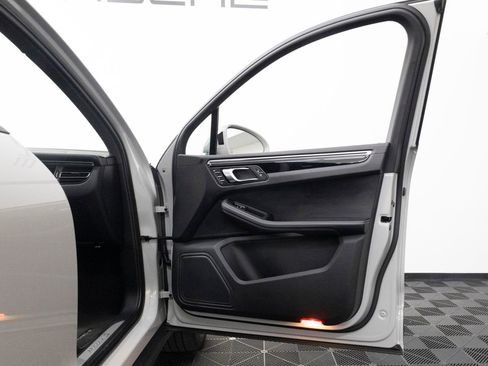 Certified 2023 Porsche Macan S AWD/4WD image 30