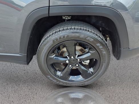 Used 2023 Jeep Grand Cherokee Altitude AWD/4WD image 28