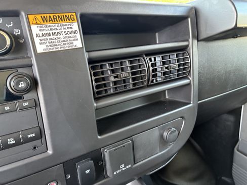 Used 2024 Chevrolet Express 4500 Extended w/ Power Convenience Package RWD image 32