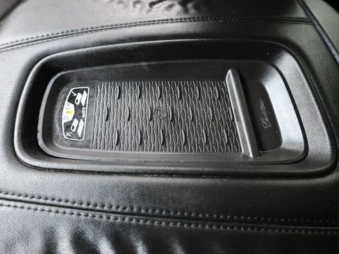 Used 2017 Cadillac Escalade ESV Luxury image 26