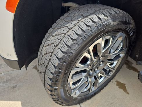 Used 2023 GMC Yukon Denali Ultimate AWD/4WD image 33
