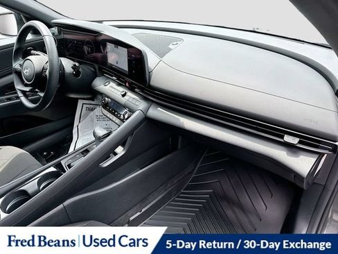 Used 2025 Hyundai Elantra SEL FWD image 33