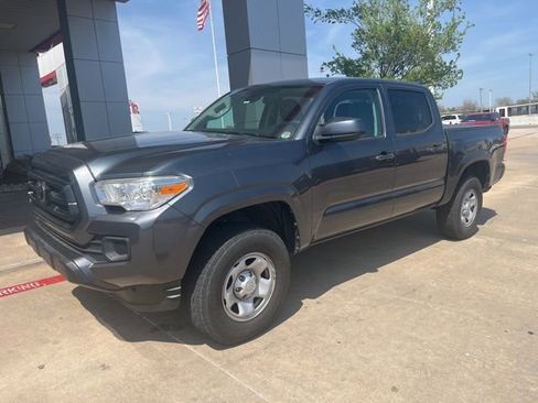 Used 2020 Toyota Tacoma SR image 1