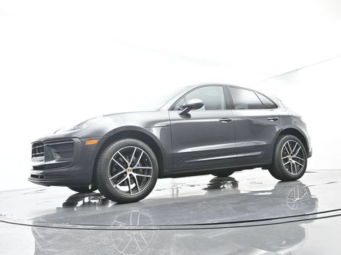 Certified 2025 Porsche Macan w/ Premium Package Plus AWD/4WD image 46