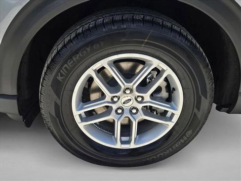 New 2026 Ford Explorer Active RWD image 10
