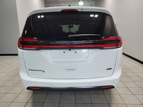 New 2026 Chrysler Pacifica Select w/ S Appearance Package image 5