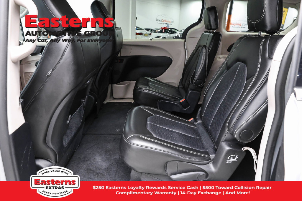 Used 2024 Chrysler Pacifica Touring-L FWD image 21