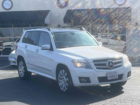 Used 2011 Mercedes-Benz GLK 350 4MATIC image 3