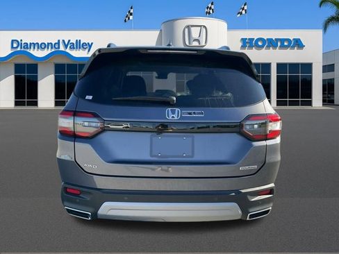 New 2025 Honda Pilot Touring image 4